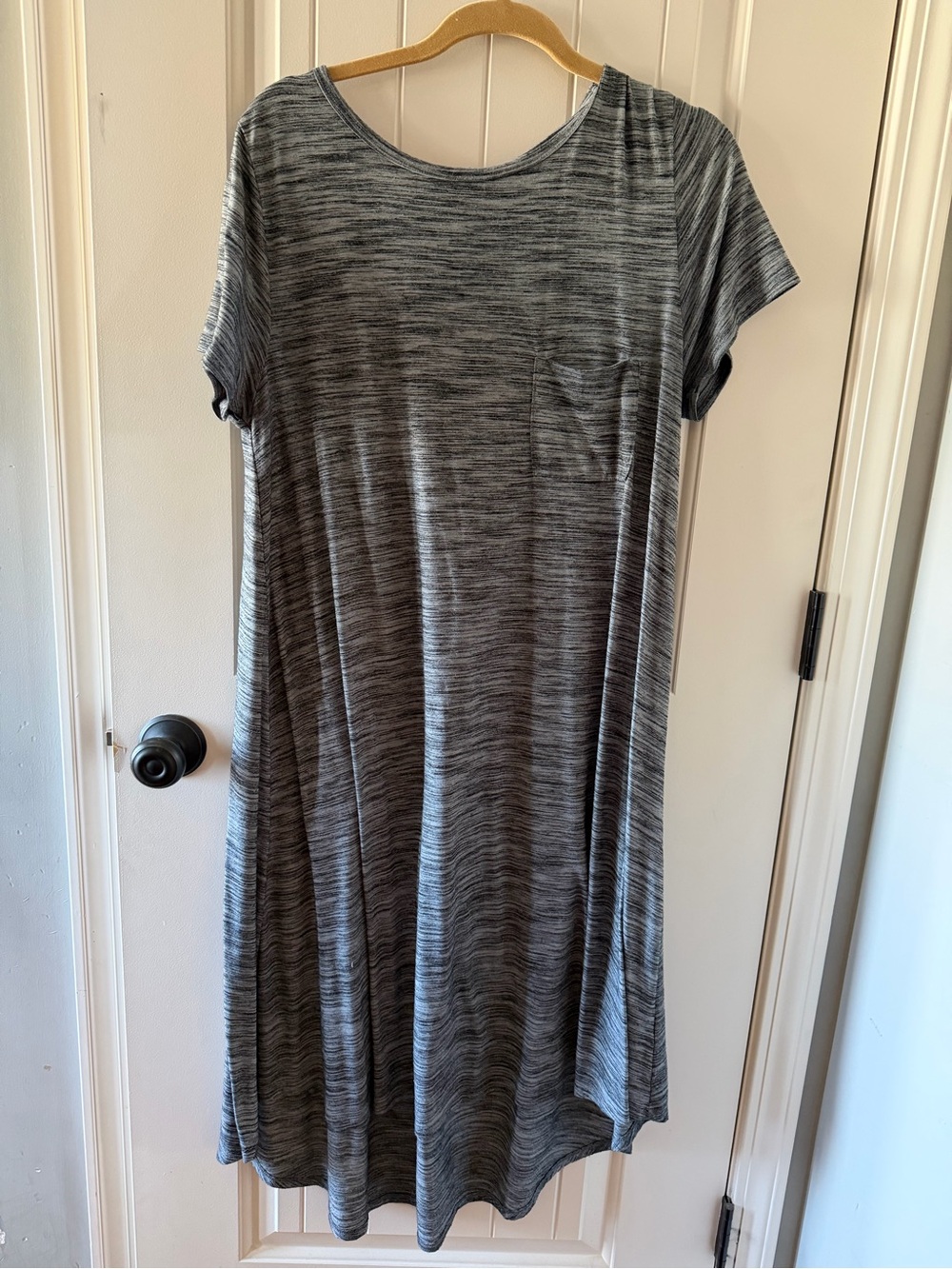 LuLaRoe Women’s Casual Short Sleeve Gray Space-Dye Pocket Tunic Dress